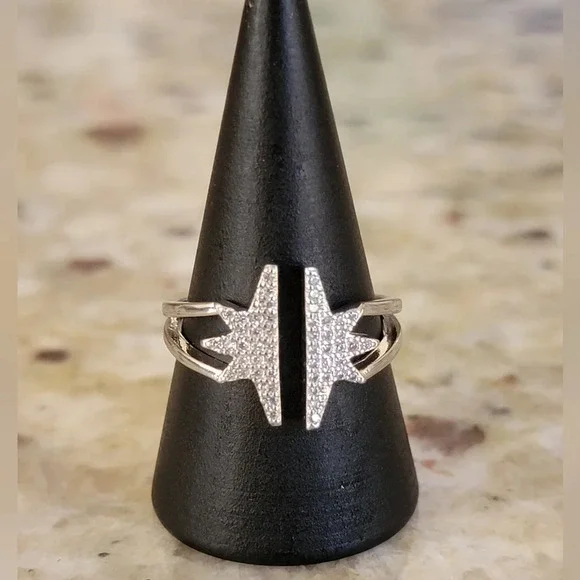 18K White Gold Plated Adjustable Ring NEW - Picture 2 of 3